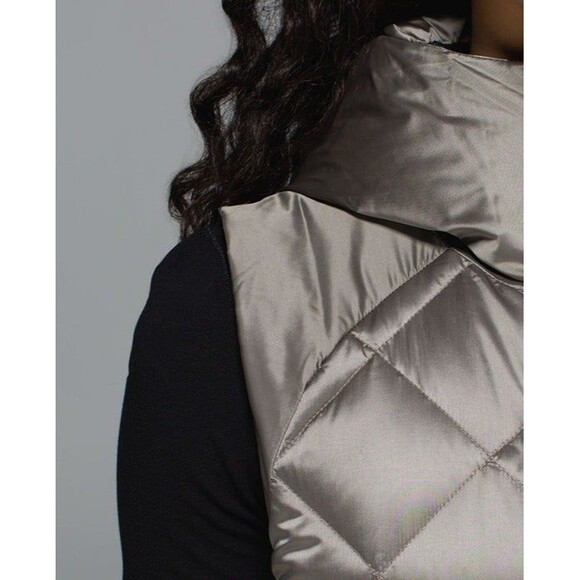 Lululemon Size Small The Fluffiest Reversible Vest - Picture 5 of 8